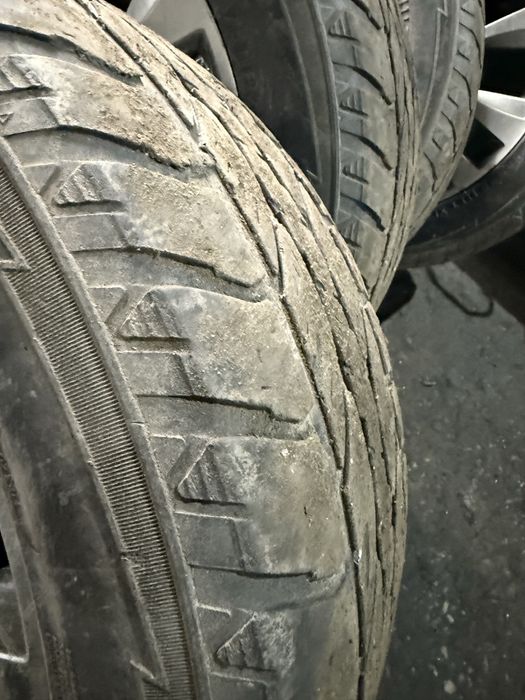 Продам летние шины на внедорожник р20