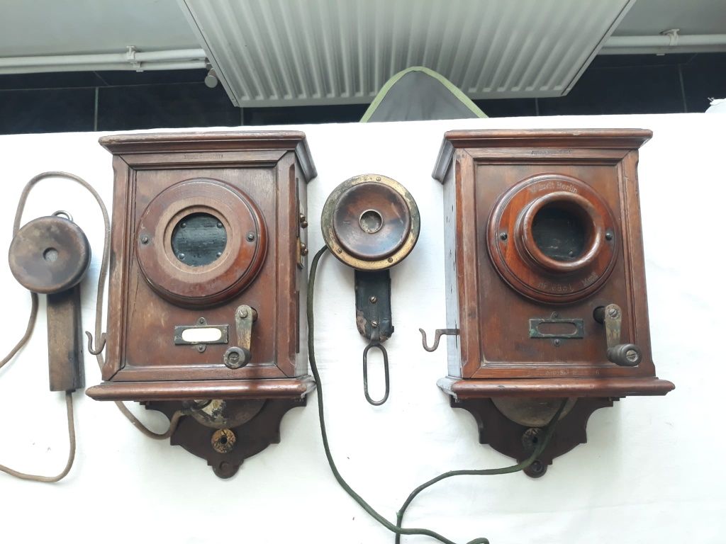 Telefoane de epoca Siemens, fabricate în Germania anilor 1895.