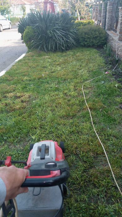 Отдава се дворно място в кв. Лозово – ток, вода, 750 кв.м