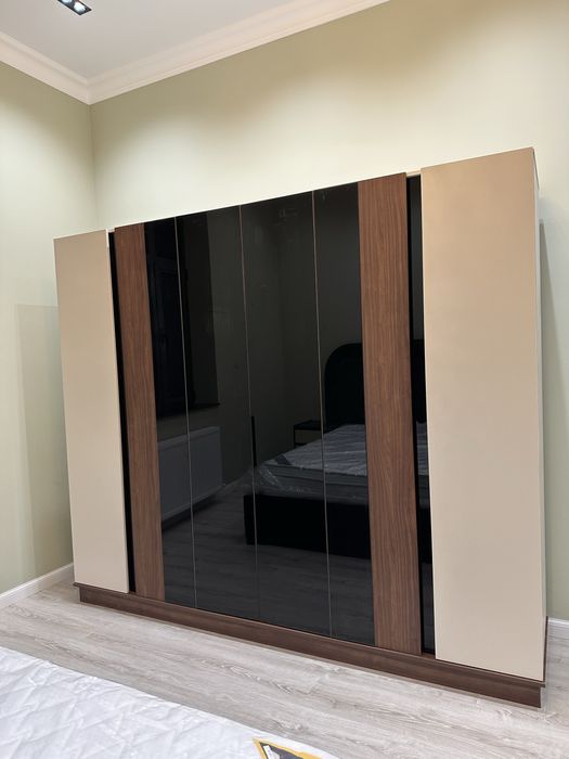 Komplekt mebel sotiladi