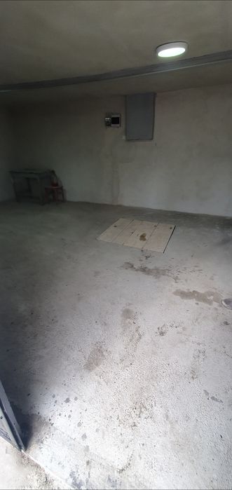 Inchiriez Garaj mare în petrila 12m