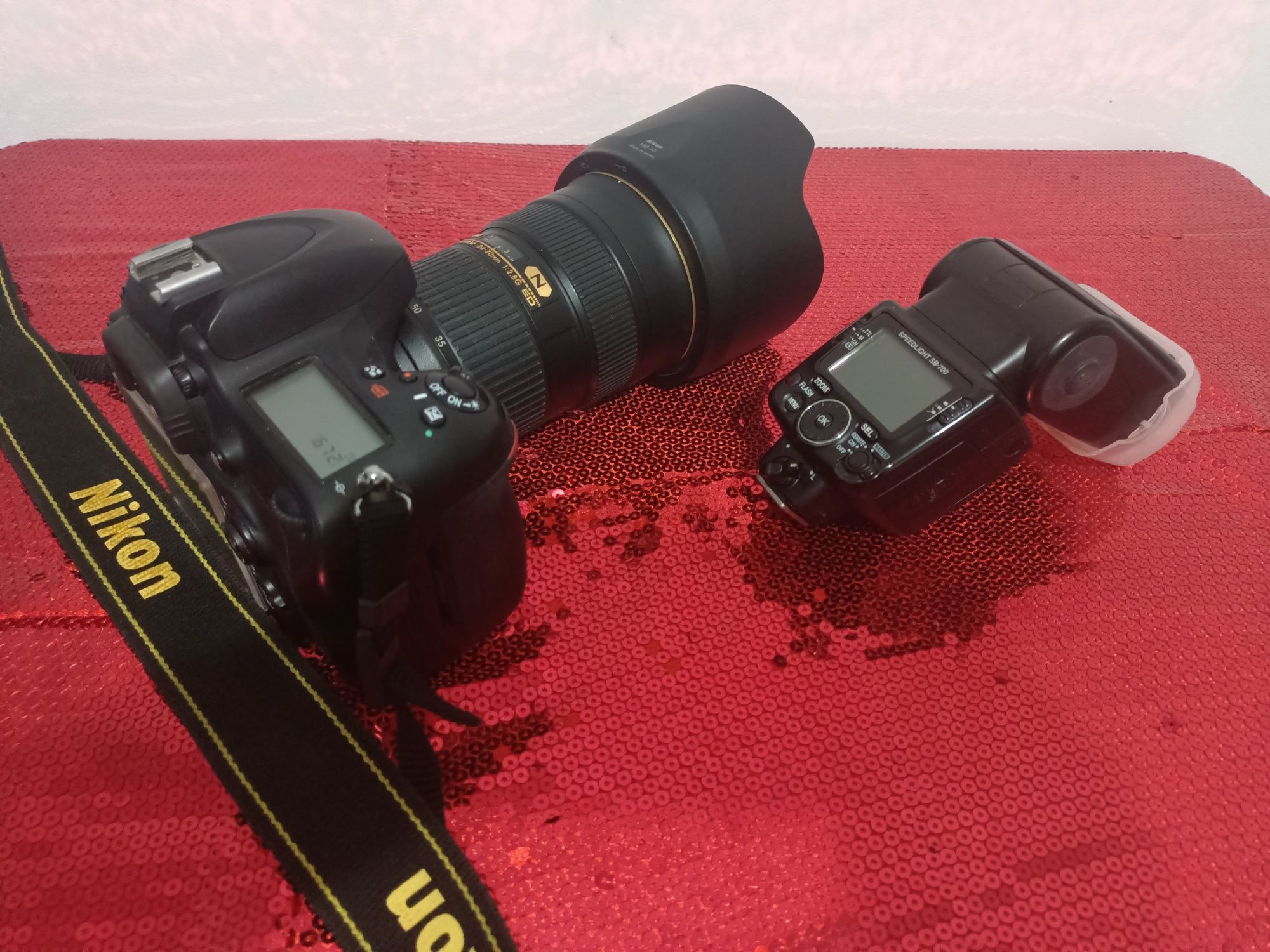Kit aparat foto Nikon 610 cu obiectiv 24-70 Condiții excelente
