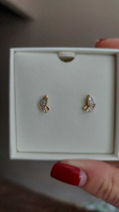 Продавам Обеци Сваровски