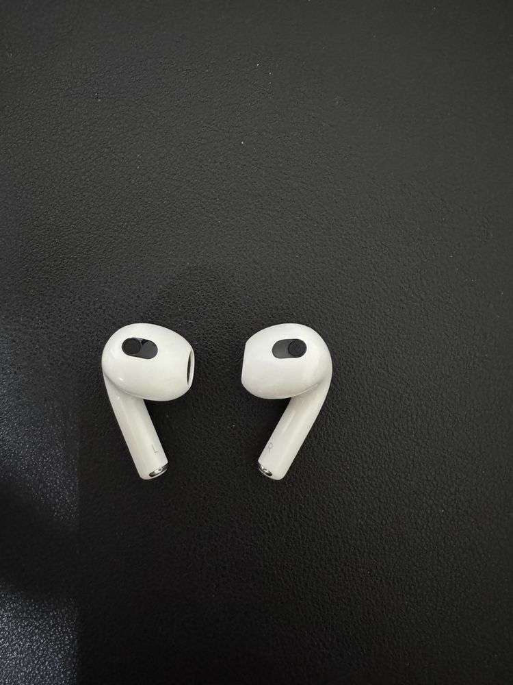 Оригинальные Airpods 3 в хорошем состоянии