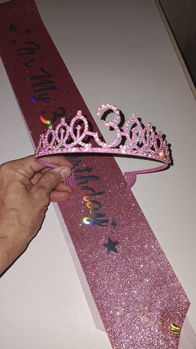 Корона  с цифрой 3 и лента