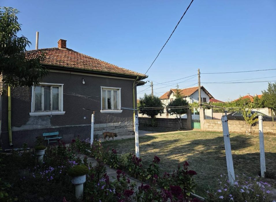 Къща в село Покрайна