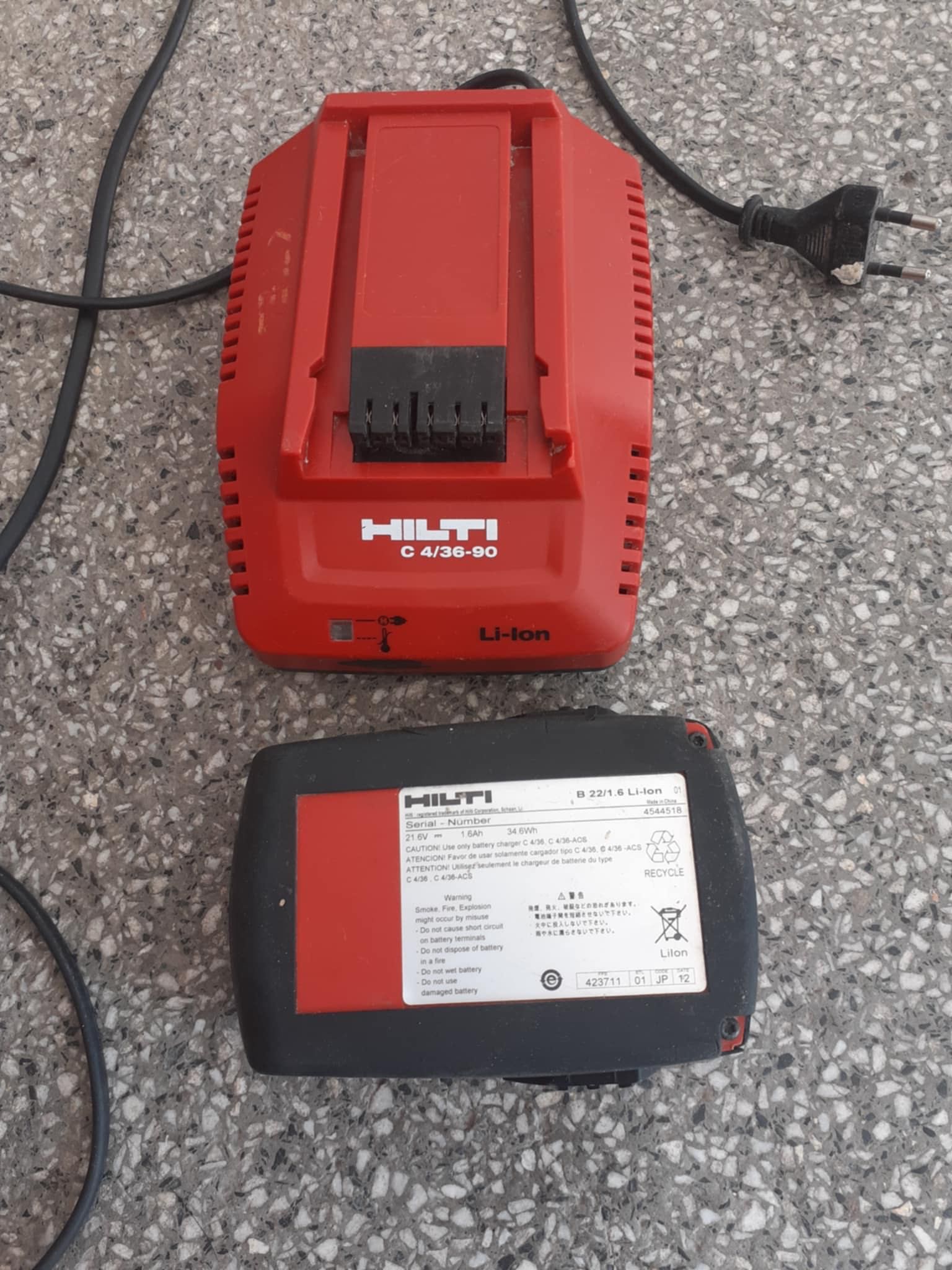 Зарядно и батерия на HILTI
