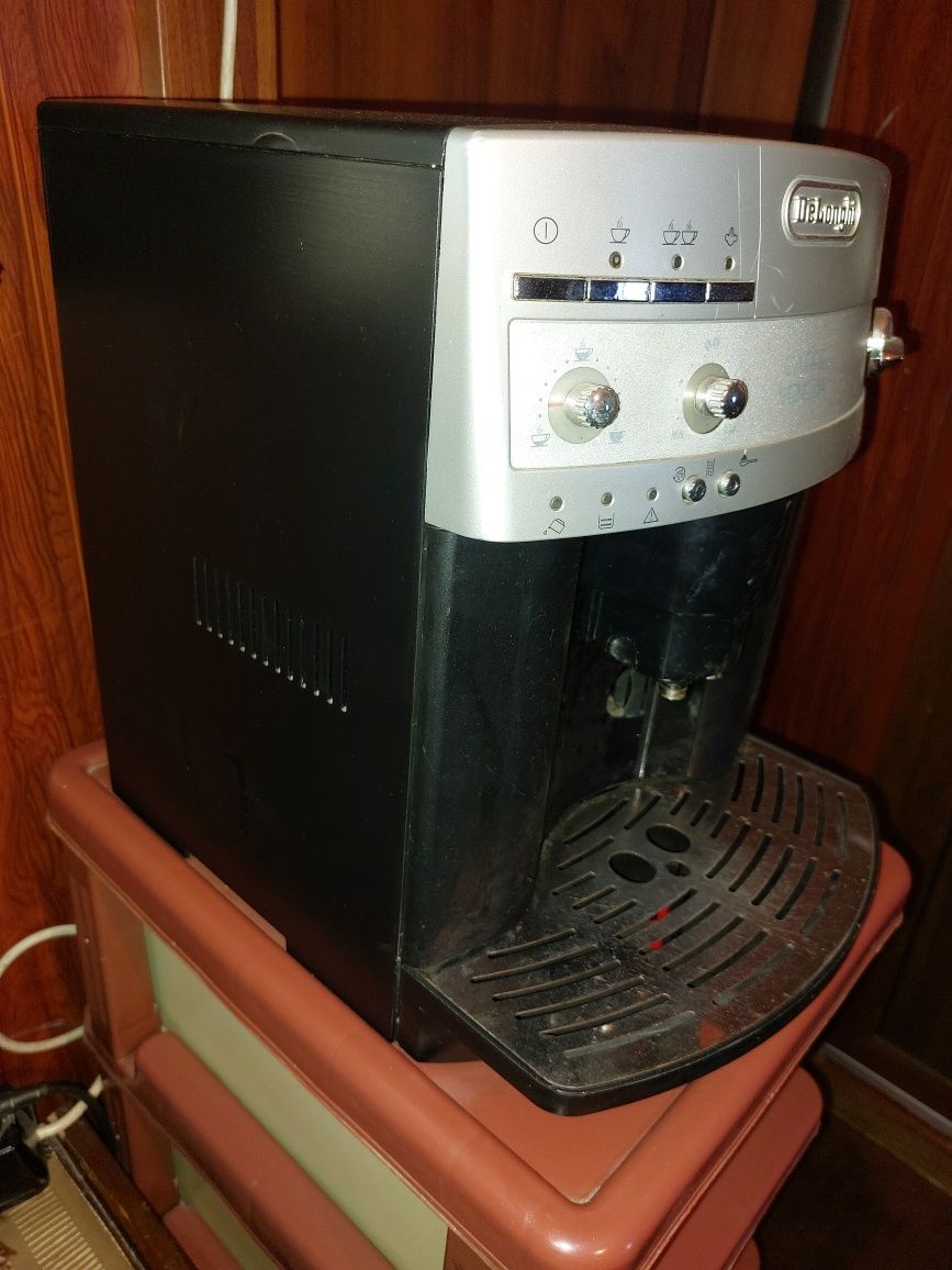 Продавам кафе машина робот Delonghi