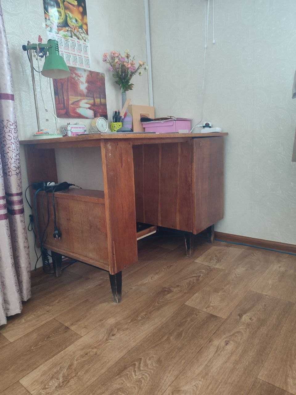 Удобный Шкаф для вещей 185*135Рабочий стол из проч-го дерева вподарок!