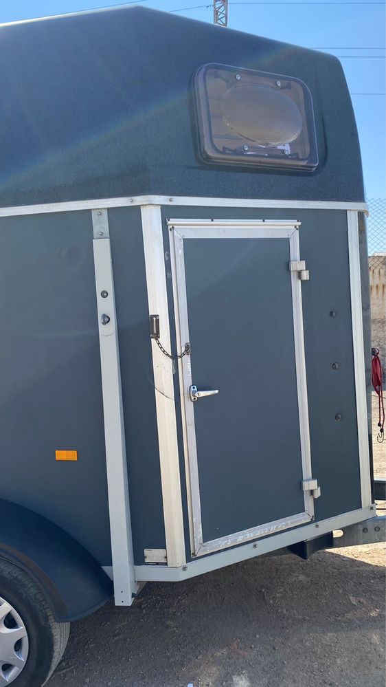 Коневозка HUMBAUR HP2000