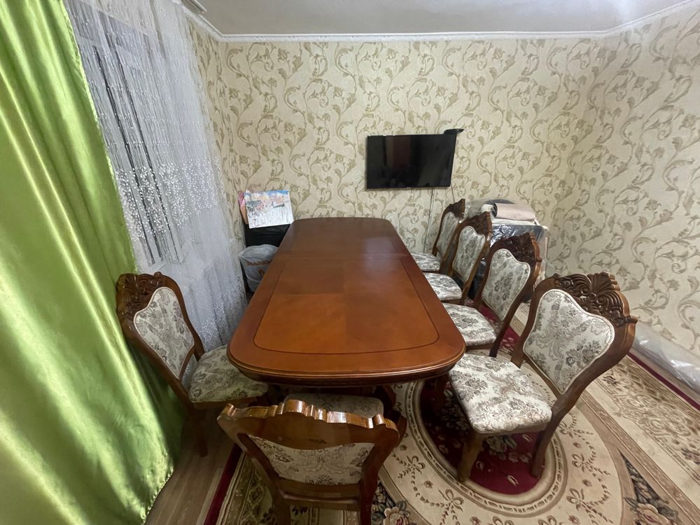 Продам стол в гостиную