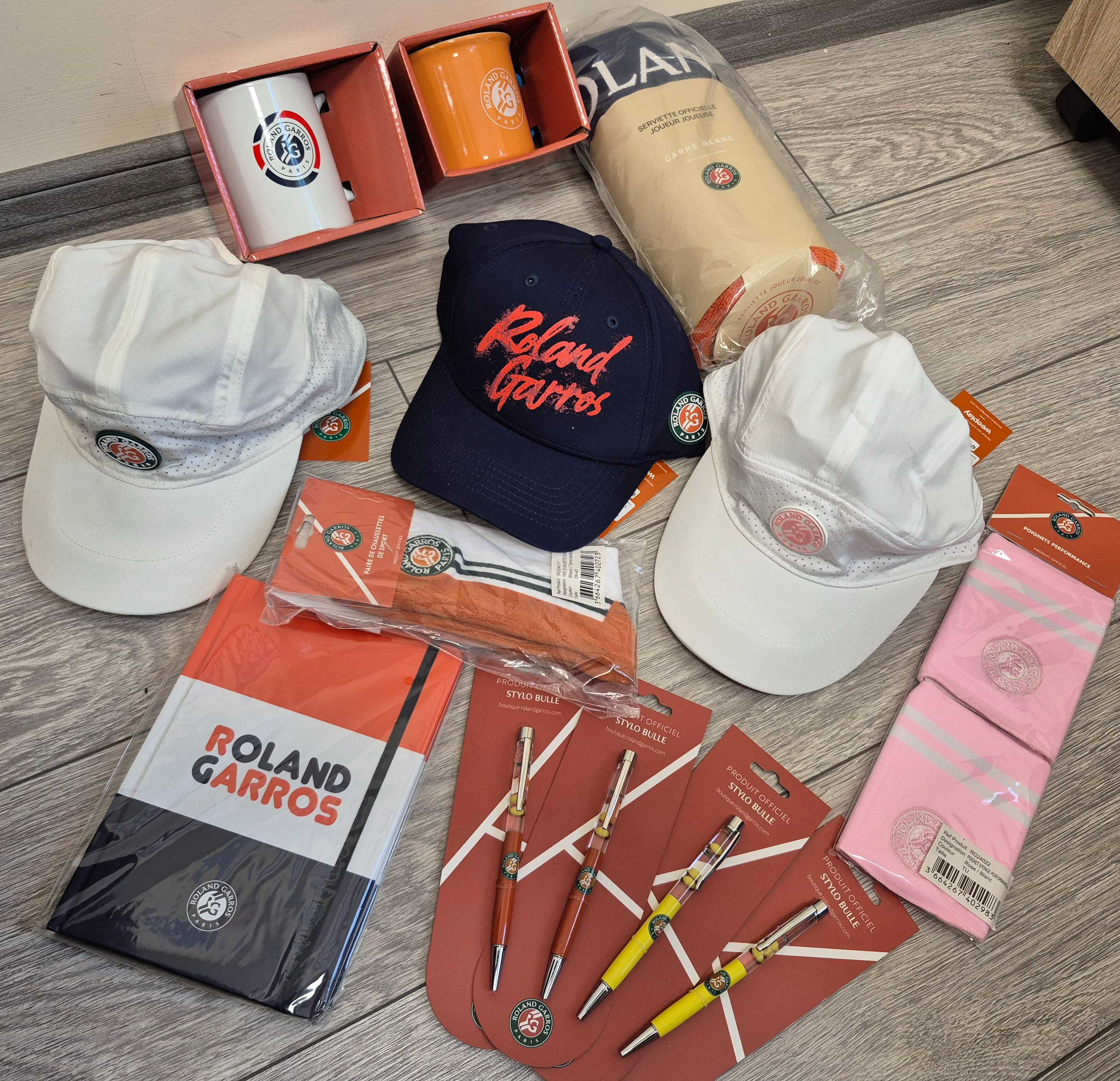 Екипировка Adidas, Lacoste, Nike, Head, Yonex и Roland Garros