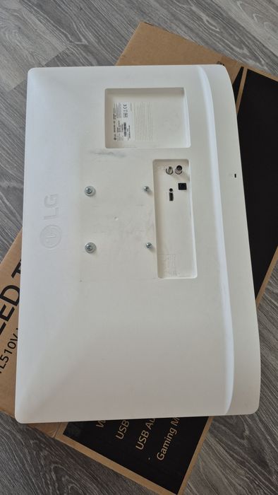 Televizor LG Alb 70 cm