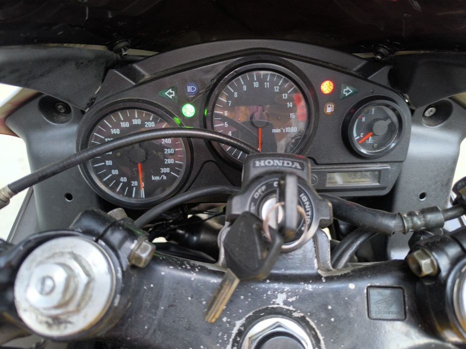 Honda cbr f4 Само на части хонда цбр