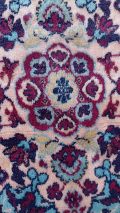 Безупречен Български Персийски килим на Декотекс Сливен от старото про