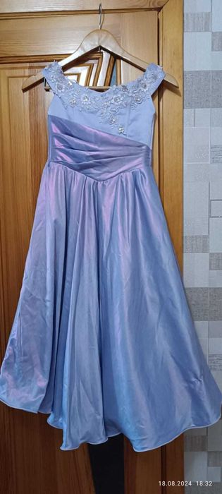 Красивое фиолетовое платье на девочку размер 30-32