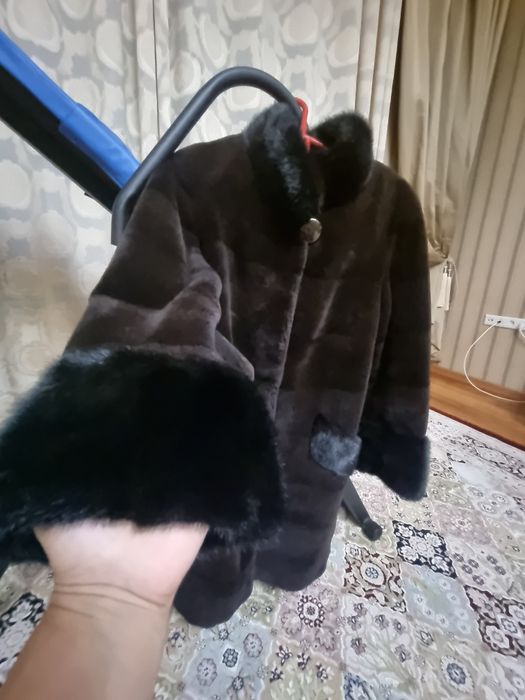 Мутоновая шуба с норковыми вставками
