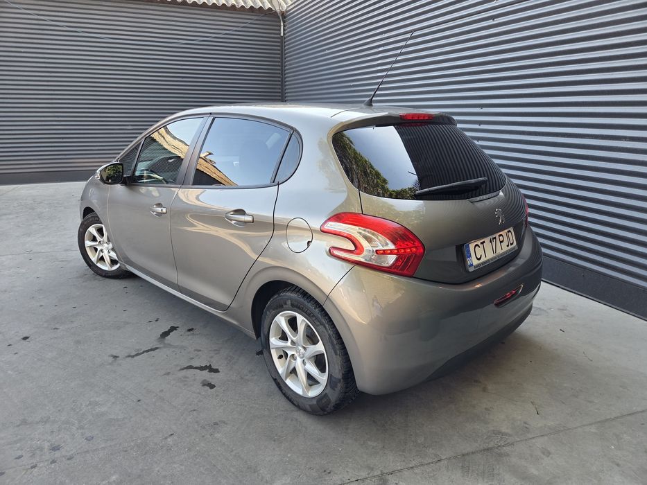 Peugeot Style 208 1.2i PureTech 82 cp an 2015