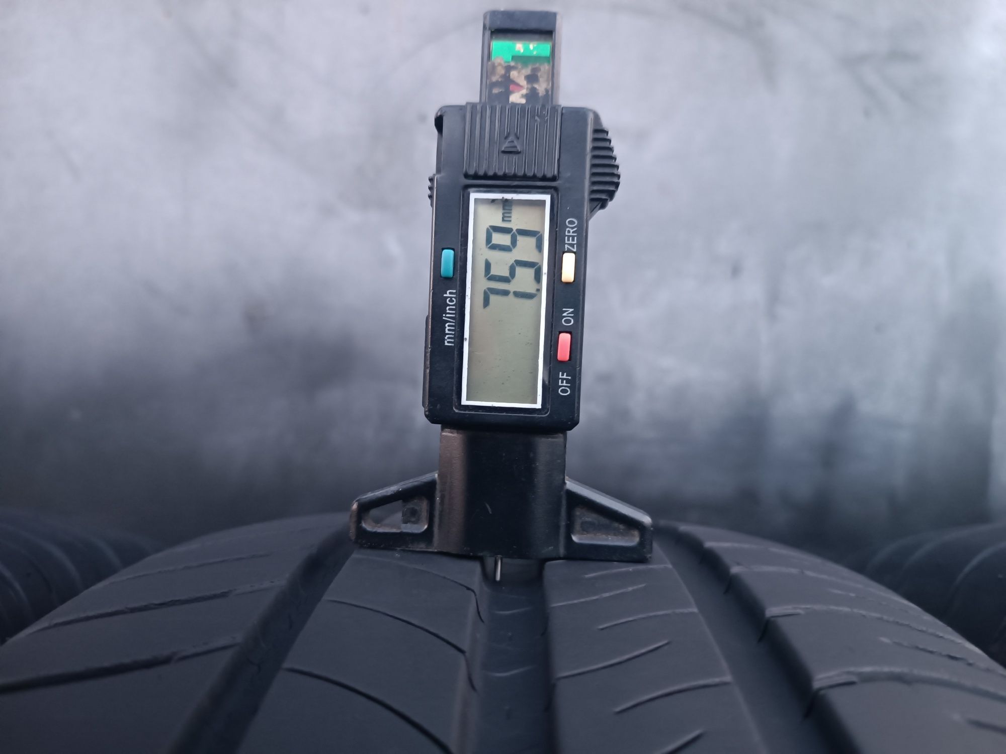 205/60/16 Michelin