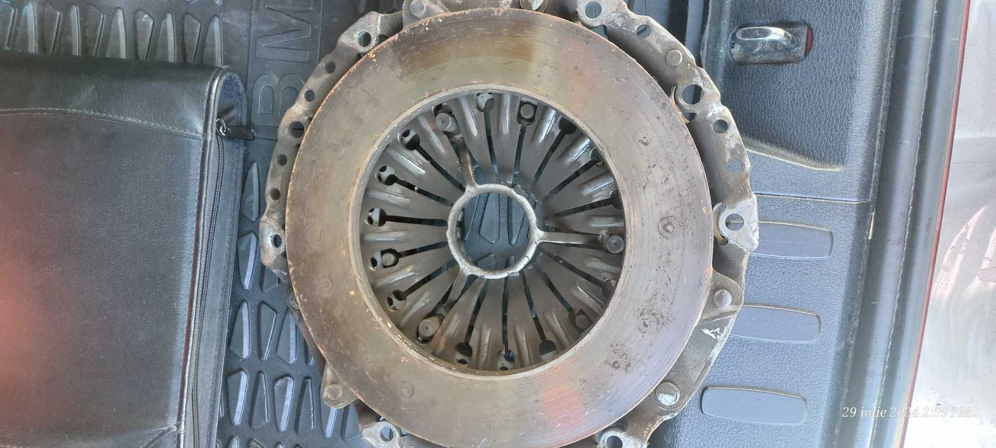 Set ambreiaj cu volanta  plus pompa de apa bmw x1 e84 163 cai