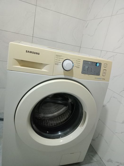 Стиральная машина в рабочем состоянии