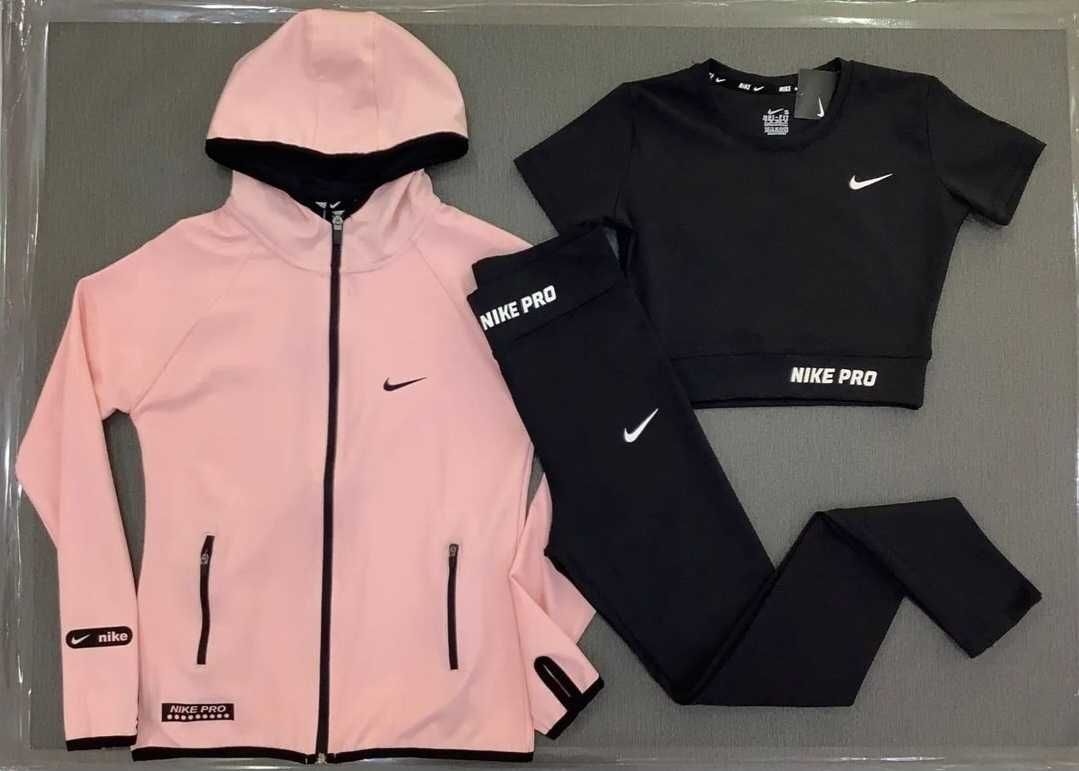 Дамски Екипи Nike