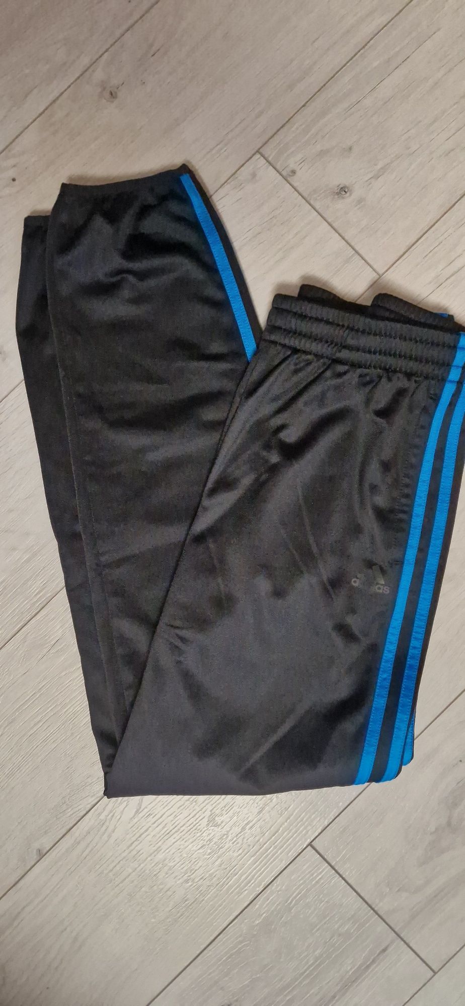 Долница   Adidas