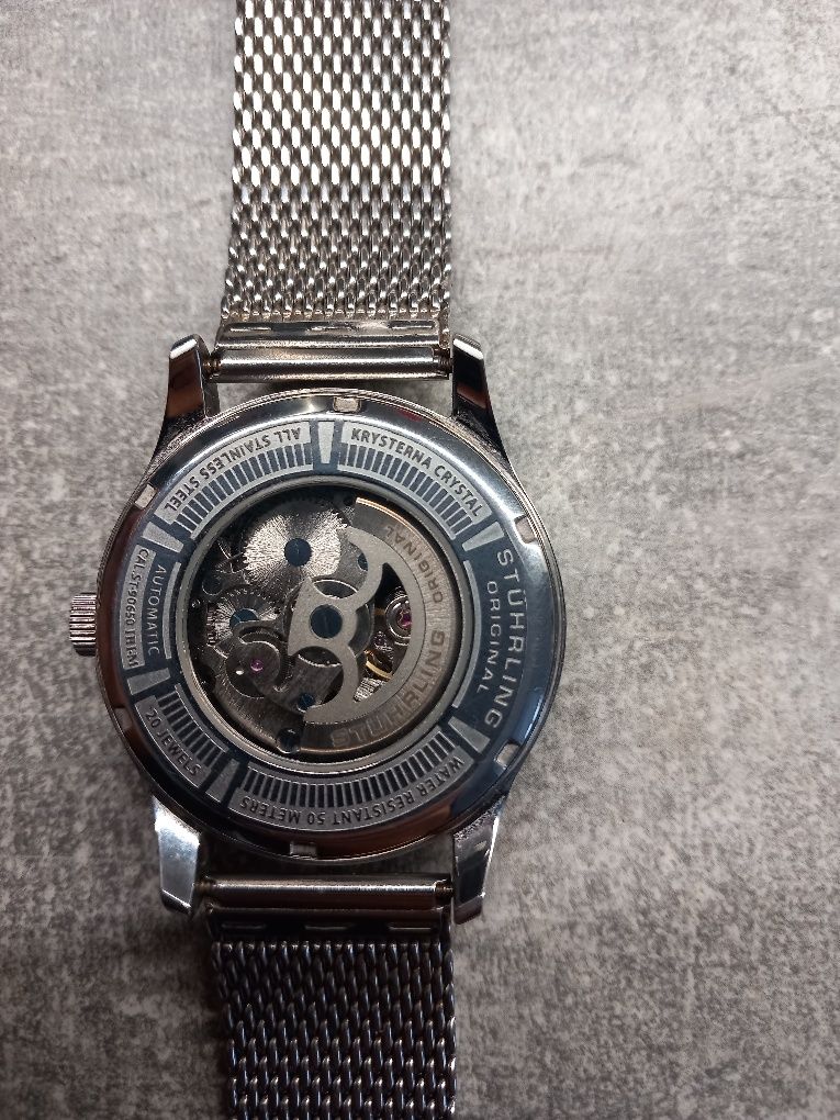 Продавам автоматичен часовник Stuhrling