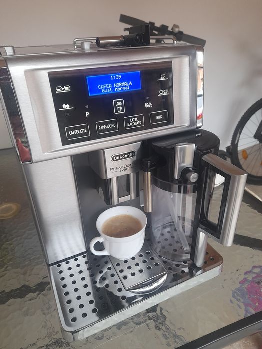 Vând expresor de cafea marca Delonghi Primadonna Avant
