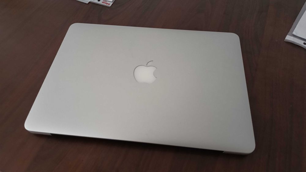 Ofertă Macbook Pro 13", SSD de 256GB, 8Gb RAM-intel core i5 late 2013