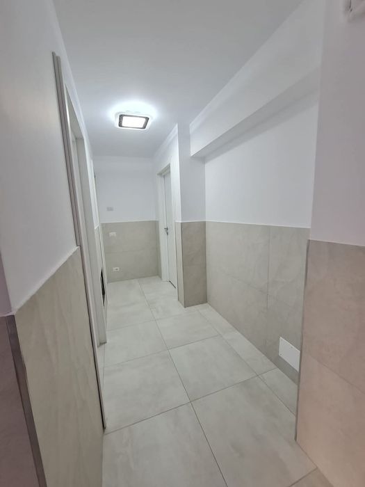 Închiriez spațiu comercial în bloc nou finisat