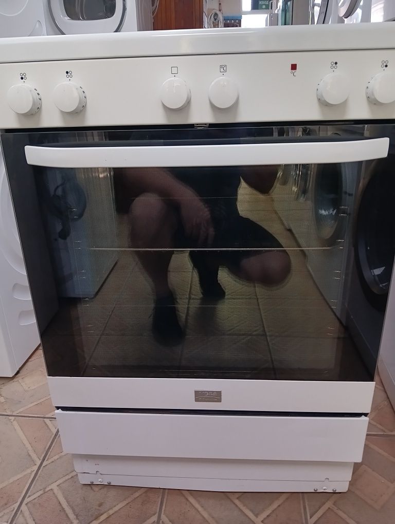 Свободно стояща печка с керамичен плот Voss Electrolux 2годиниГаранция