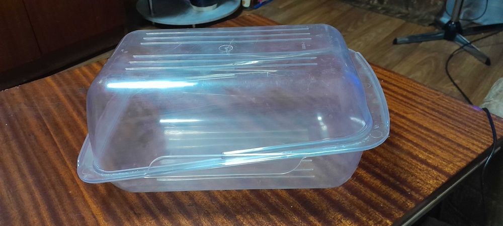 Хлебницу новая/Свечи хозяйственные . 10 шт.-600тг свечи 4 шт.-250 тг.