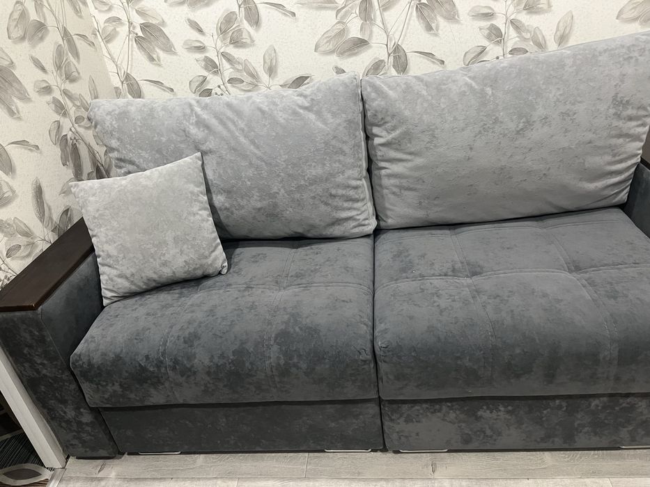 Диван с выдвижными ящиками