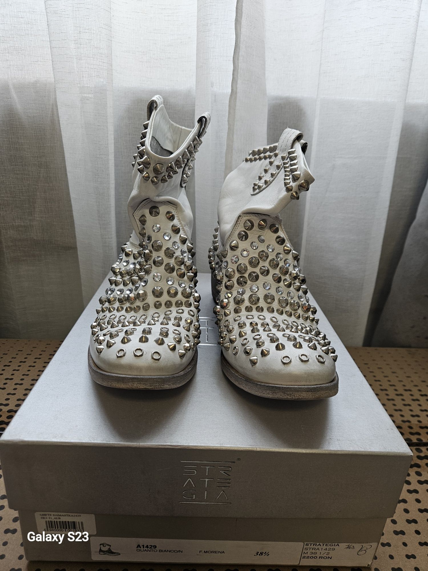 Strategia cizme damă piele naturală cu cristale Swarovski.