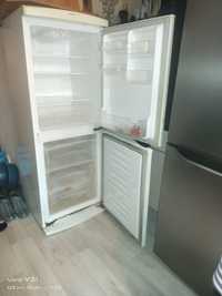 холодильник,в хорошем состояние ,двухкамерный ,,LG" б/у