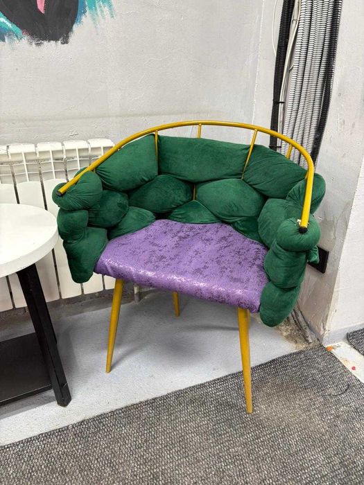 Стильные акцентные кресла