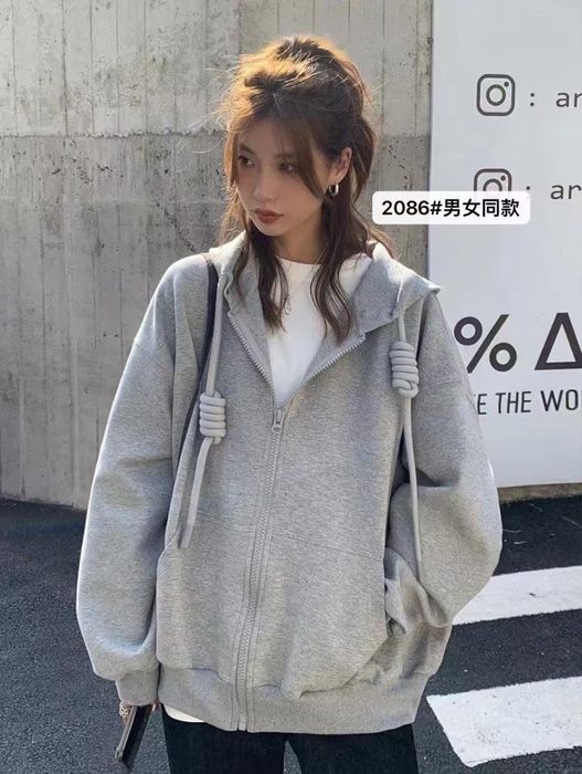 Продам костюмы цвета разные