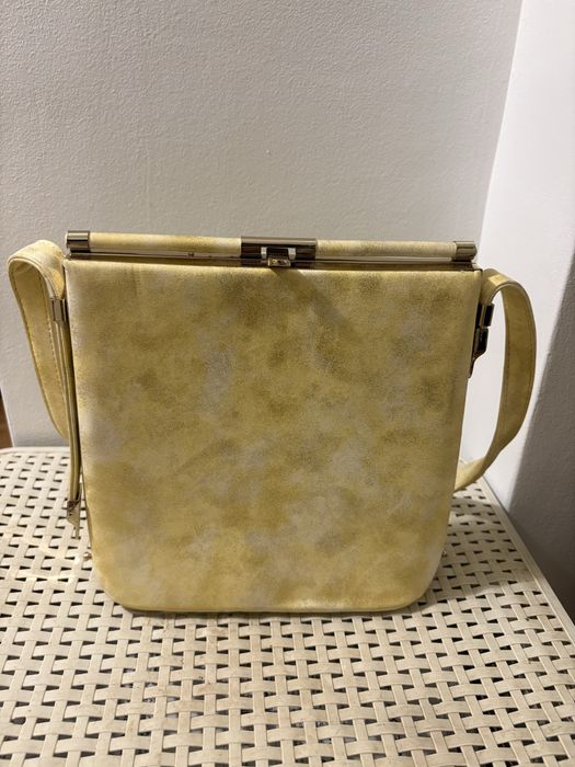 Жълта чанта- неизползвана