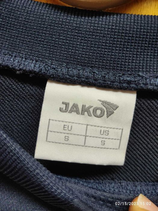 Тийнеджърски спортни дрехи в отлично състояние-суичъри, фанелки и др.