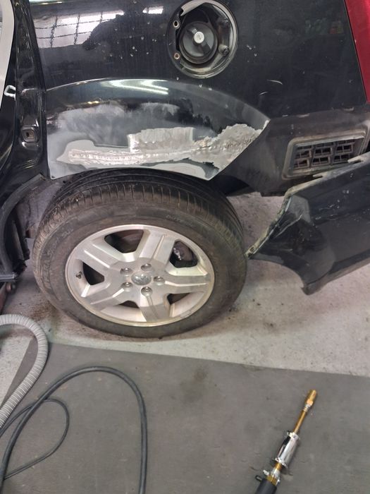 Автобояджийски и Тенекиджийски услуги