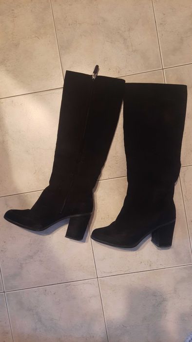 Дамски ботуши с дебел ток