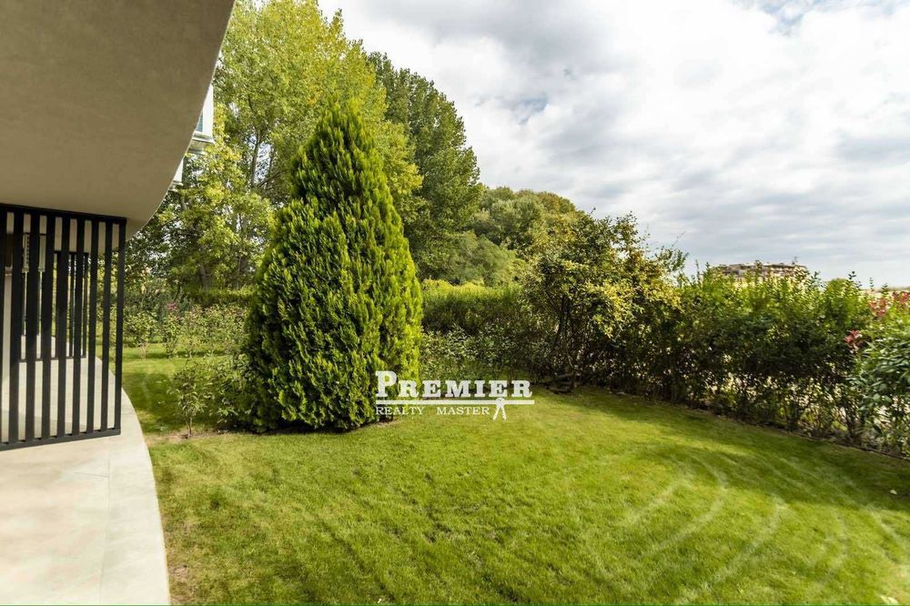 Двустаен със собствен “английски двор“, на метри от плажните дюни