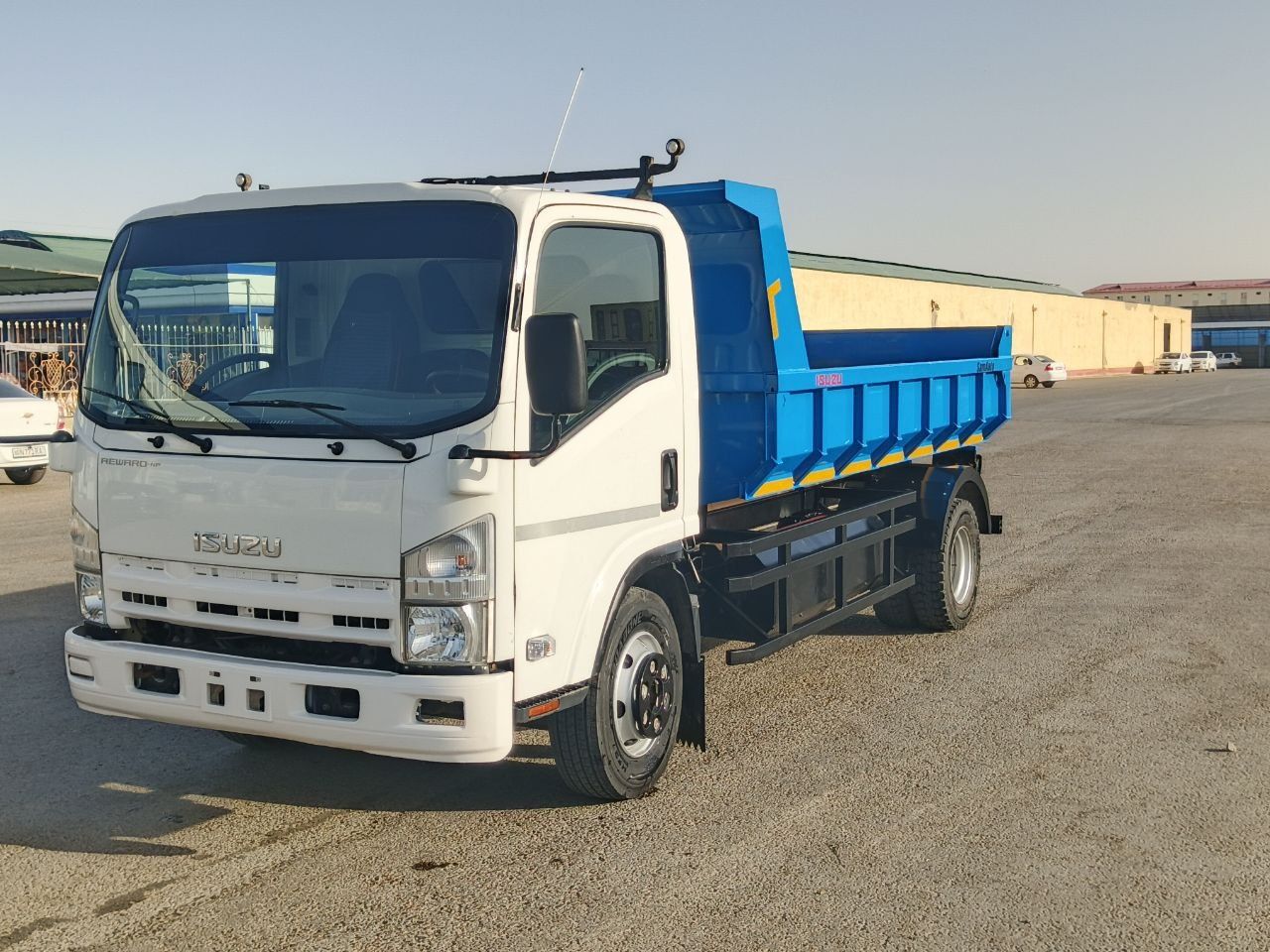 Isuzu samosval sotiladi