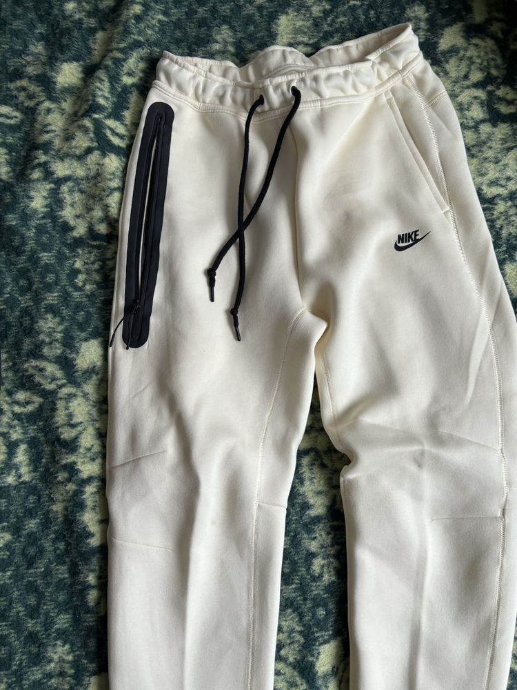 Nike tech fleece M