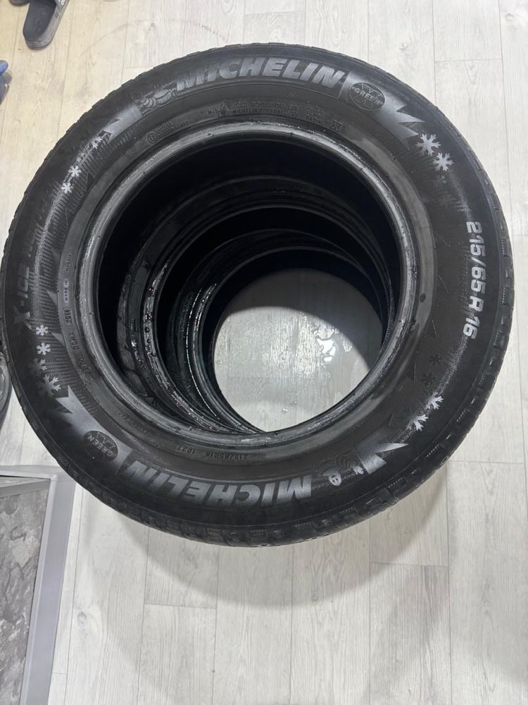 Шины 2 шт 215/65 R 16.