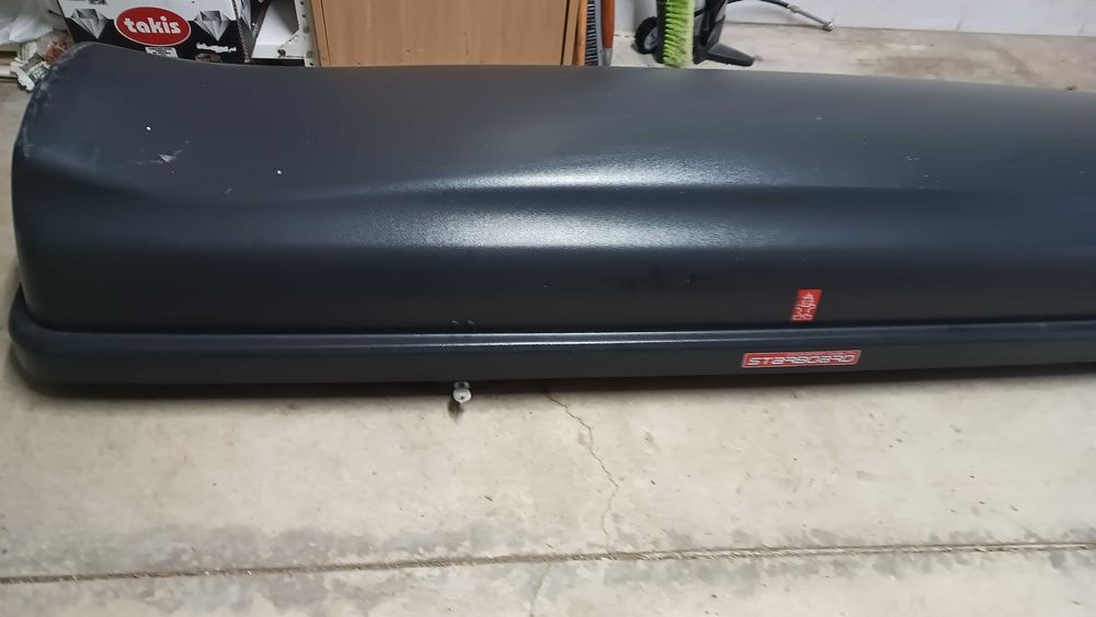 Продавам автобокс HAKR черен мат +