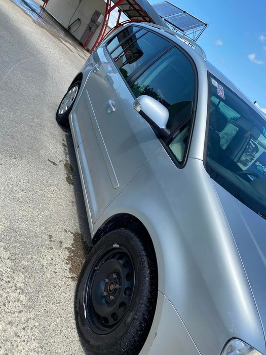 Se vinde Touran stare bună