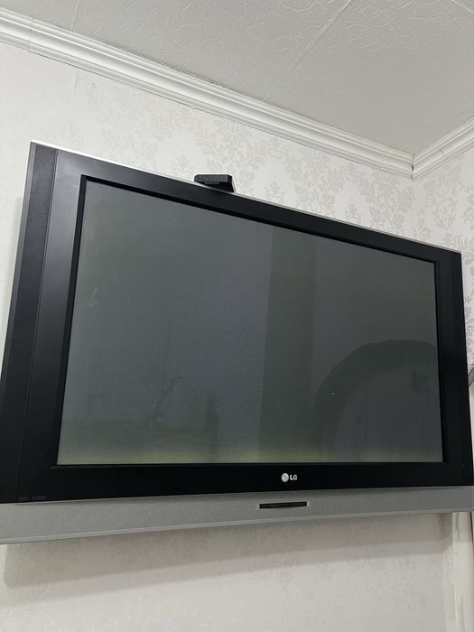 Телевизор LG в хорошем состоянии