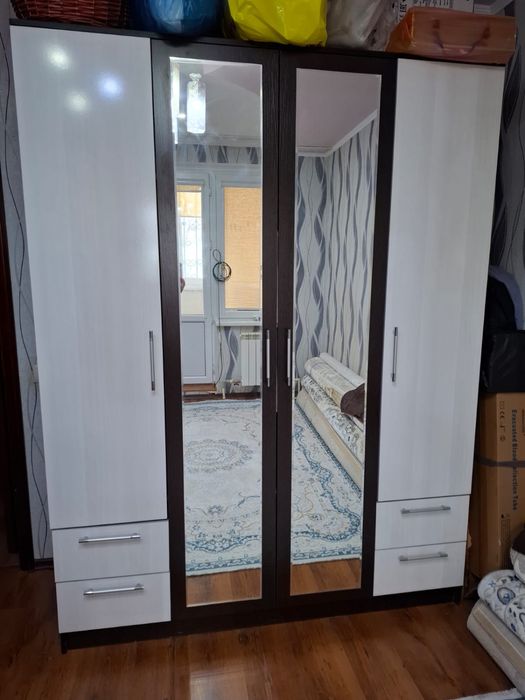 Шкаф сатылады жаксы ұсталған 90000 ………………………………………………………………………………………..